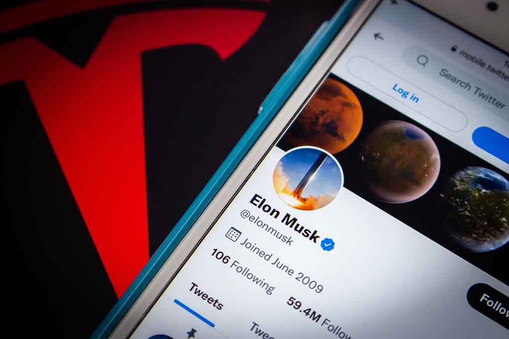 2055947921 featured image Phone screen showing Twitter profile with spacescapes