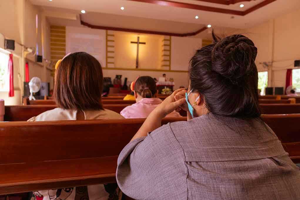 Church INVASION Shocks Sunday Worshippers – Clergy TRAUMATIZED | News ...