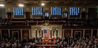 U.S. House chamber filled with lawmakers before a session