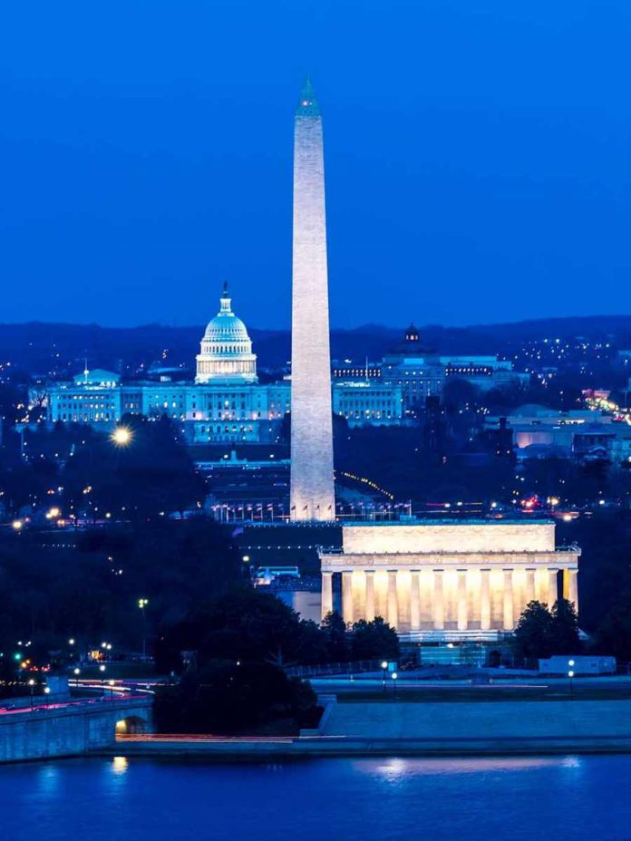 shutterstock_1098626015 Washington Monument with Lincoln Memorial and Capitol at dusk