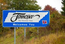 Tennessee welcome road sign by roadside