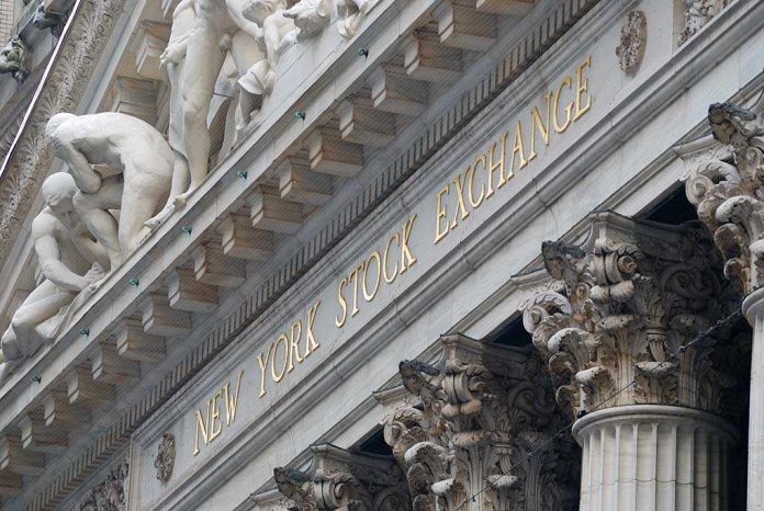 Facade of the New York Stock Exchange featuring sculptures and gold lettering