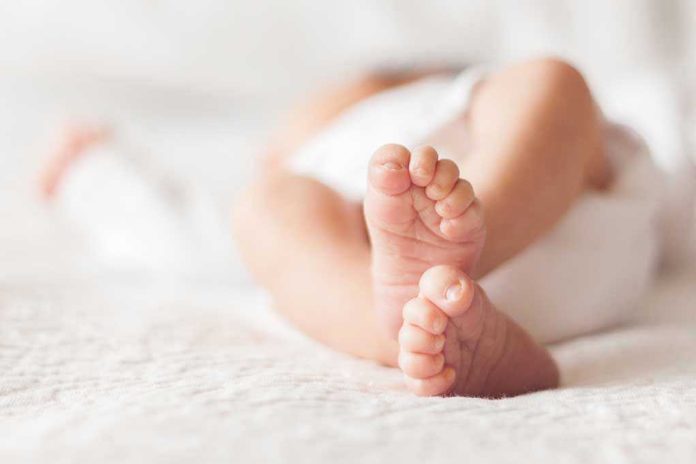 1111986902 baby feet