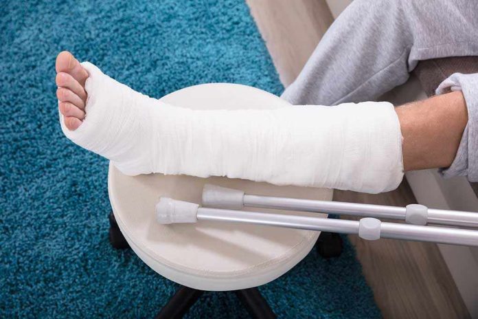 shutterstock_1005702562.jpg broken bone